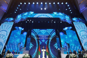 Калі Мадура глядзіць зь люстэрка